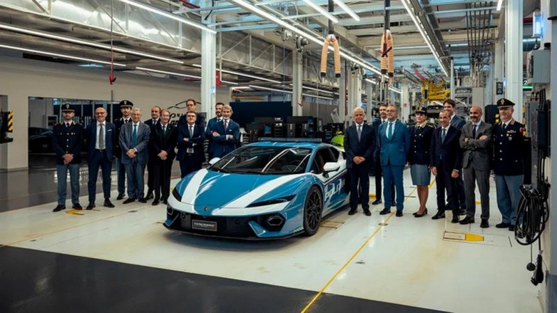 Lamborghini випустила Temerario для поліції зі швидкістю 343 км/год (ФОТО) Lamborghini випустила Temerario для поліції зі швидкістю 343 км/год (ФОТО)