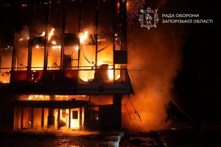 Атака РФ на Запоріжжя: пошкоджені житлові будинки, ТЦ та заклад освіти Атака РФ на Запоріжжя: пошкоджені житлові будинки, ТЦ та заклад освіти