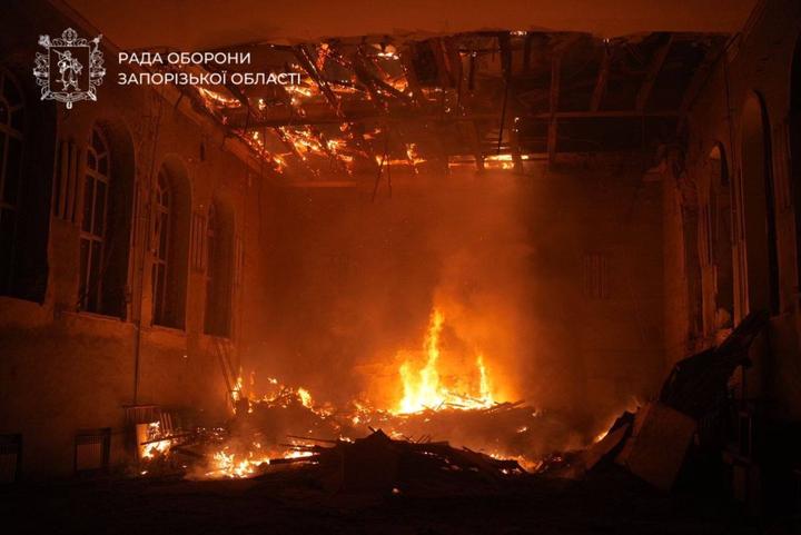 Атака РФ на Запоріжжя: пошкоджені житлові будинки, ТЦ та заклад освіти Атака РФ на Запоріжжя: пошкоджені житлові будинки, ТЦ та заклад освіти