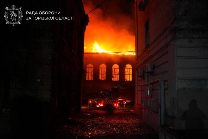Атака РФ на Запоріжжя: пошкоджені житлові будинки, ТЦ та заклад освіти Атака РФ на Запоріжжя: пошкоджені житлові будинки, ТЦ та заклад освіти