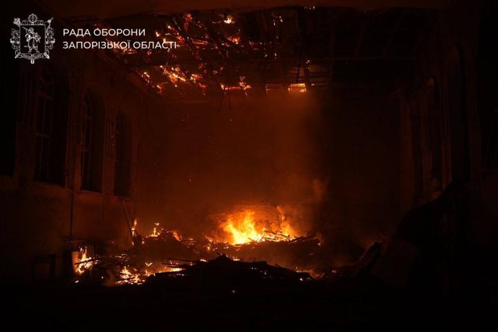 Атака РФ на Запоріжжя: пошкоджені житлові будинки, ТЦ та заклад освіти Атака РФ на Запоріжжя: пошкоджені житлові будинки, ТЦ та заклад освіти