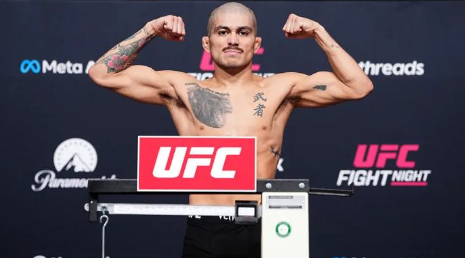 Боєць UFC поголився наголо, щоб вкластися в ліміт вагової категорії Боєць UFC поголився наголо, щоб вкластися в ліміт вагової категорії