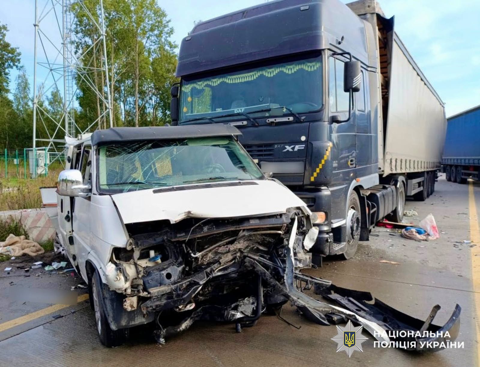 На Житомирщині внаслідок ДТП на трасі постраждали троє дорослих та троє дітей На Житомирщині внаслідок ДТП на трасі постраждали троє дорослих та троє дітей