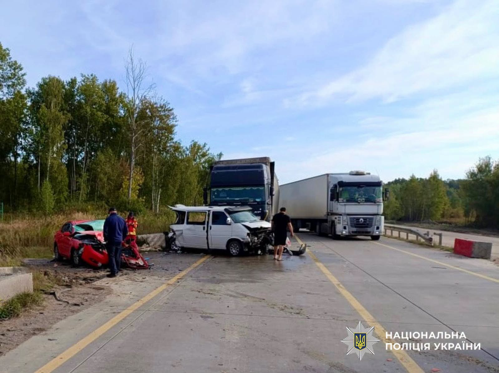 На Житомирщині внаслідок ДТП на трасі постраждали троє дорослих та троє дітей На Житомирщині внаслідок ДТП на трасі постраждали троє дорослих та троє дітей