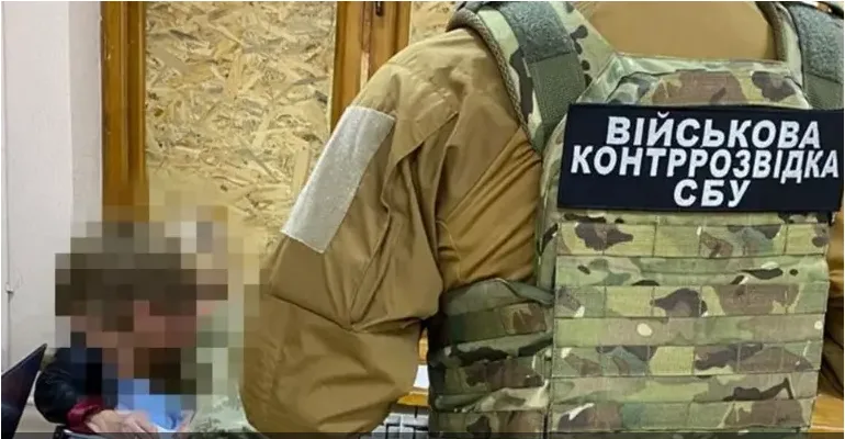 СБУ затримала бійця, який зливав дані про позиції під Вовчанськом через сайти для знайомств СБУ затримала бійця, який зливав дані про позиції під Вовчанськом через сайти для знайомств