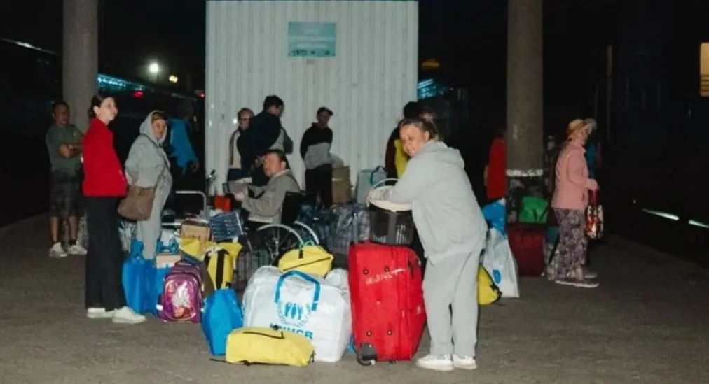 Цього року вже майже 10 тис. людей евакуювалися залізницею зі сходу України (фото) Цього року вже майже 10 тис. людей евакуювалися залізницею зі сходу України (фото)
