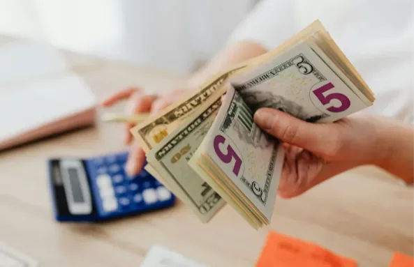 100 доларів можуть продавати за сотні тисяч гривень: які номери цінують колекціонери 100 доларів можуть продавати за сотні тисяч гривень: які номери цінують колекціонери