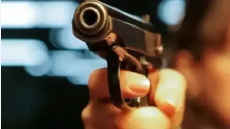 У Тернополі чоловік стріляв у неповнолітнього біля школи У Тернополі чоловік стріляв у неповнолітнього біля школи