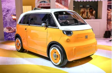 Fiat Multiplina показав, як розмістити чотирьох людей у крихітному електромобілі Fiat Multiplina показав, як розмістити чотирьох людей у крихітному електромобілі