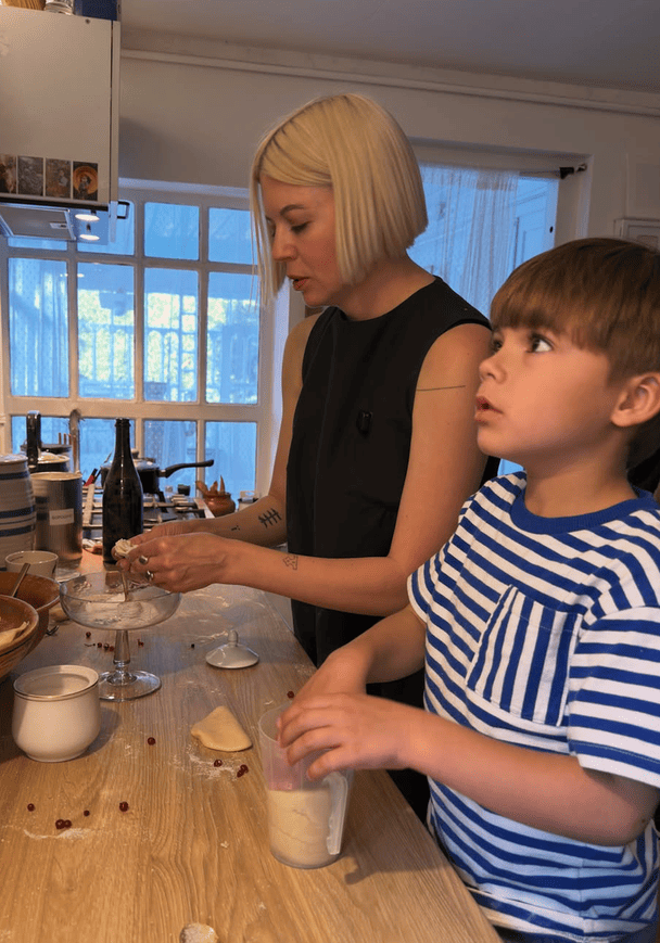 ONUKA з сином / © instagram.com/onukaofficial