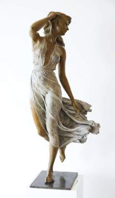Невероятно реалистичные скульптуры,  подчеркивающие всю красоту женского тела. Фото