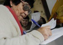 Количество пенсионеров в Украине почти сравнялось с работающими