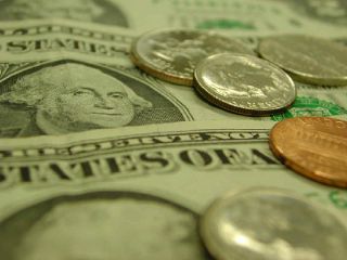 НБУ опять утрамбовал доллар на межбанке