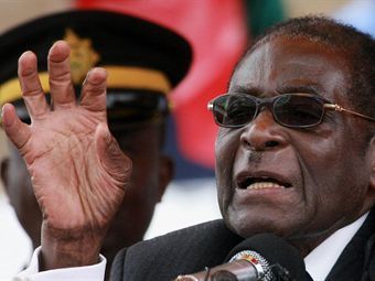 В Зимбабве полицейского арестовали за посещение президентского туалета