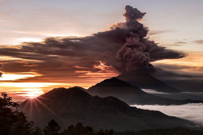 Извержения вулкана Агунг на Бали. ФОТО