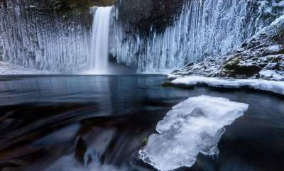 Завораживающие фото замерзших водопадов.Фото