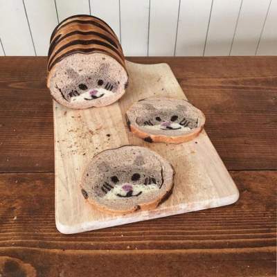 Японский инстаграмер удивил хлебом с забавными рисунками. Фото