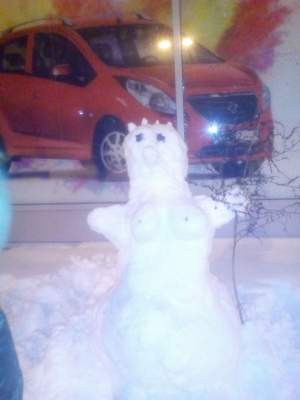 Одессу украсили десятки забавных снеговиков