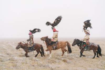 Фотограф показал, как живется современным кочевым народам. Фото