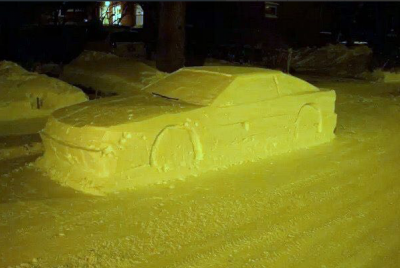 Вот это розыгрыш: копы перепутали глыбу снега с автомобилем
