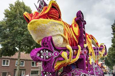 Удивительная красота: огромные цветочные скульптуры в Голландии. Фото