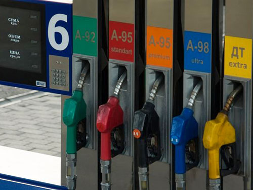 Средние цены на бензин в Украине снизились на 1-2 копейки на литре