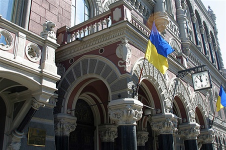 НБУ разрешил украинцам вдвое больше покупать валюты НБУ разрешил украинцам вдвое больше покупать валюты
