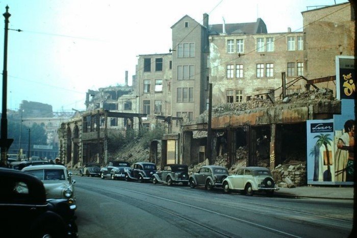 Цветные снимки повседневной жизни Восточной Германии в 1949 году