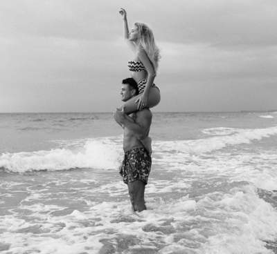 Николай Тищенко похвастался пляжным фото с женой