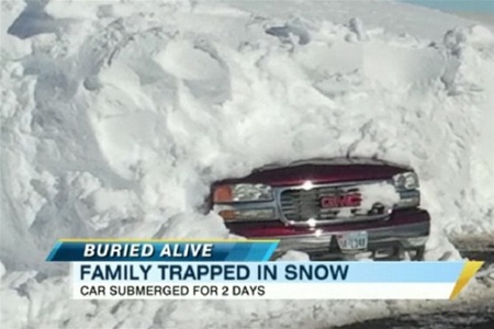 Семья провела в погребенной под снегом машине два дня