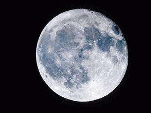 Американский космический зонд нашёл на поверхности Луны иней