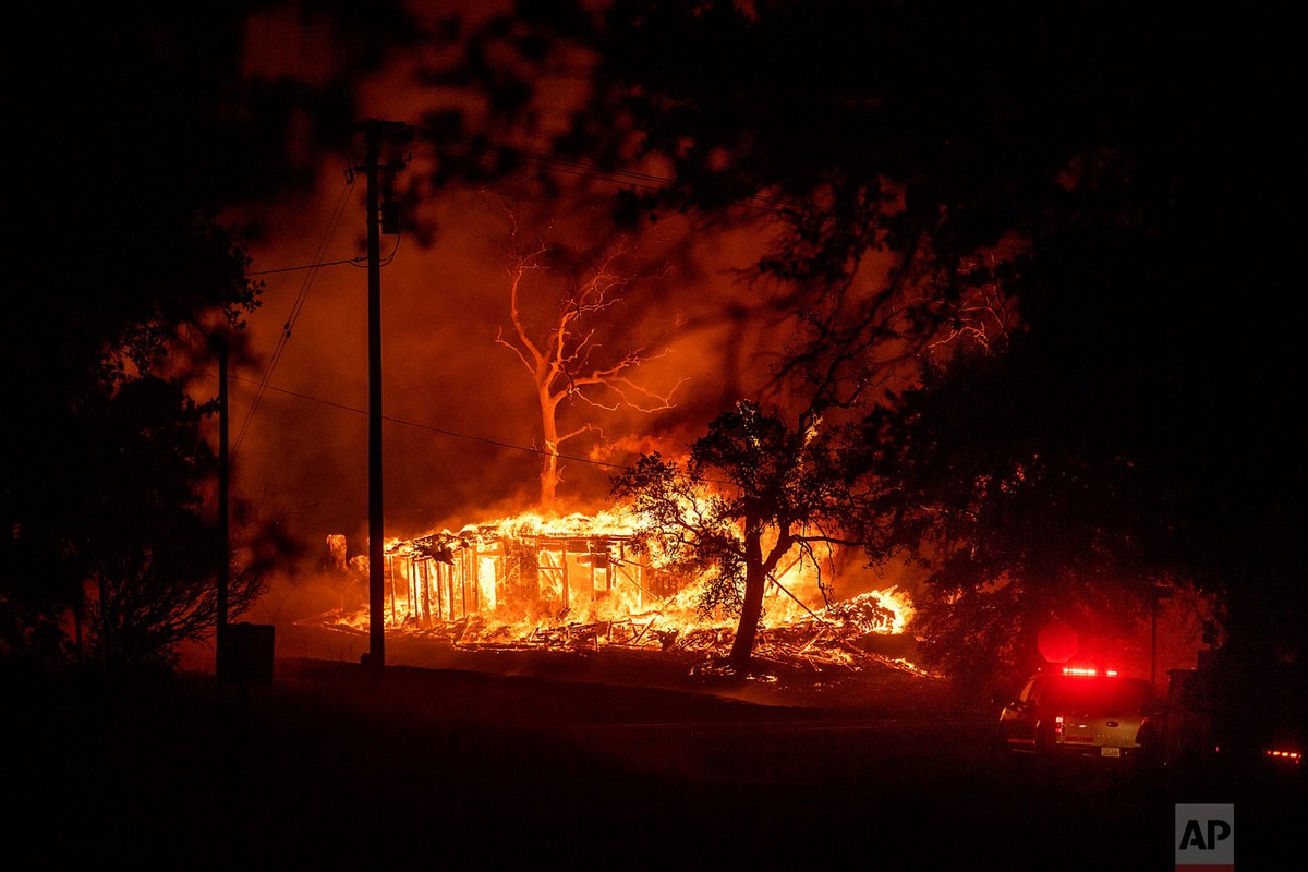 Лесные пожары бушуют в Калифорнии