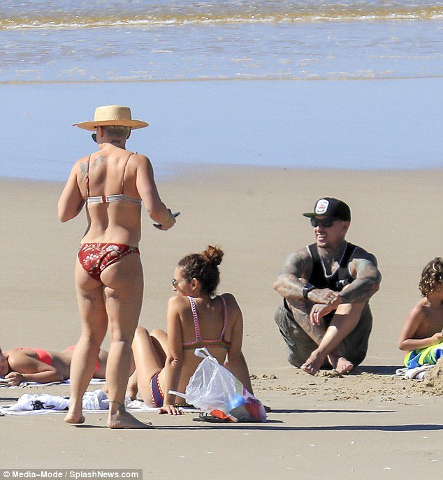 Самая красивая женщина наконец-то показала тело без фотошопа Самая красивая женщина наконец-то показала тело без фотошопа