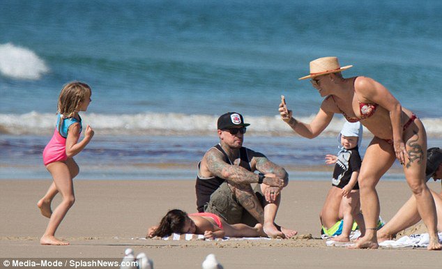 Самая красивая женщина наконец-то показала тело без фотошопа Самая красивая женщина наконец-то показала тело без фотошопа