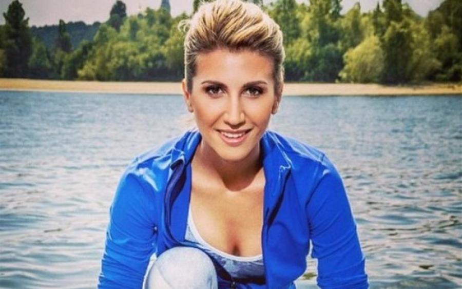 Анита Луценко показала, как убрать бока и живот Анита Луценко показала, как убрать бока и живот