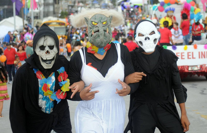 Красочный карнавал в честь 440-летия Тегусигальпа. ФОТО