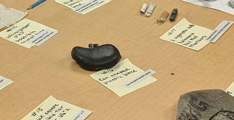 Гейзер в Йеллоустоунском парке выплюнул всю гадость, выброшенную в него туристами за десятилетия Гейзер в Йеллоустоунском парке выплюнул всю гадость, выброшенную в него туристами за десятилетия
