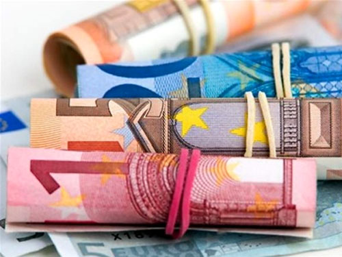 НБУ облегчил ввоз наличной валюты в Украину НБУ облегчил ввоз наличной валюты в Украину