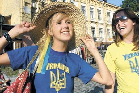 Украинские школьники гордятся своей страной, но учат английский Украинские школьники гордятся своей страной, но учат английский