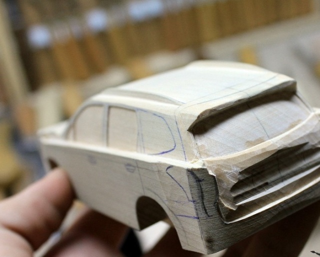 Деревянная модель кроссовера Subaru Forester