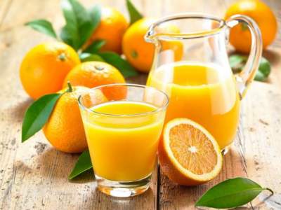 Диетологи рассказали, действительно ли апельсиновый сок способствует похудению