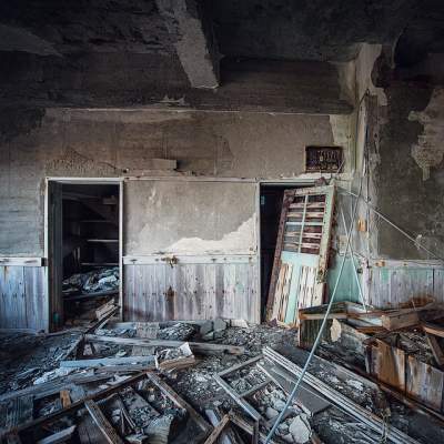 Заброшенные здания в снимках японского фотографа. Фото