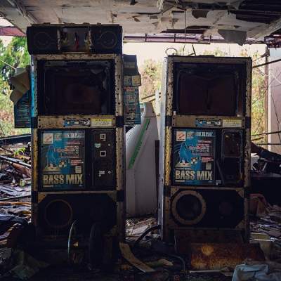 Заброшенные здания в снимках японского фотографа. Фото