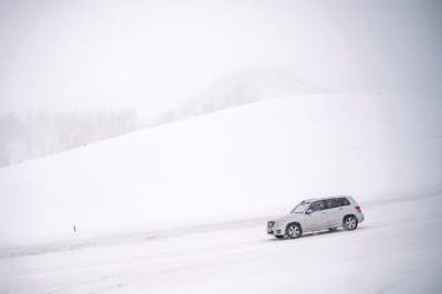 Впечатляющие кадры: Австрию накрыл мощный снегопад. Фото