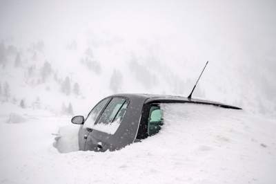 Впечатляющие кадры: Австрию накрыл мощный снегопад. Фото