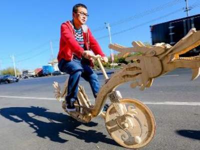 Китаец сделал велосипед из палочек для мороженого