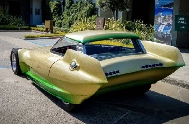 Забавные и необычные автомобили на дорогах мира