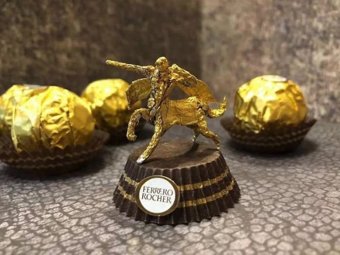 Невероятные скульптуры из упаковки Ferrero Rocher