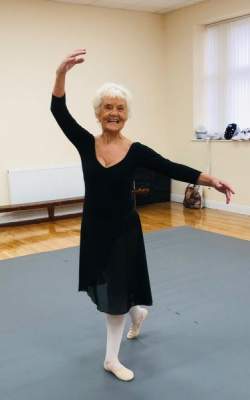Сеть покорила 81-летняя балерина. Фото