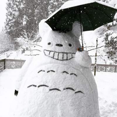 Необычные снежные фигуры в Японии. Фото